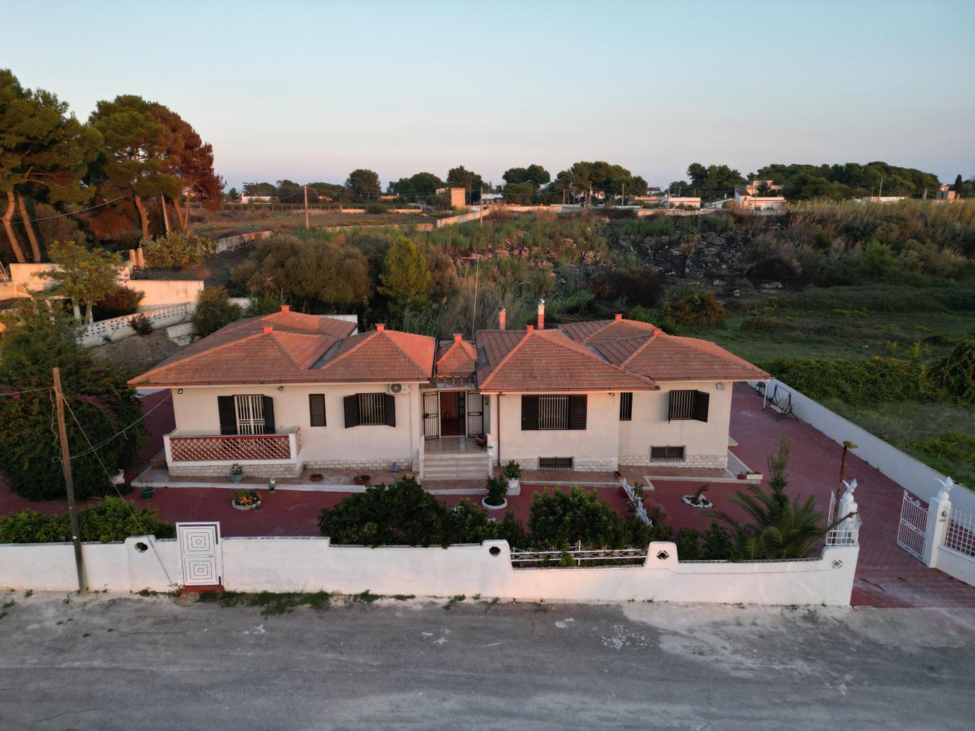 Villa Ada Leporano Exterior photo